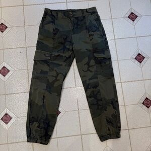 Sanctuary Camo Cargo Pant Size 27. Worn Once